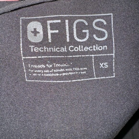 Figs Carma three pocket scrub top - Picture 5 of 6